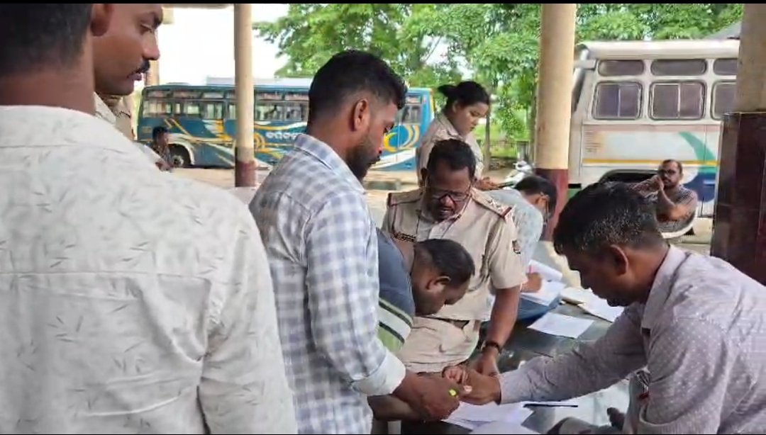 କେସିଙ୍ଗା ପୋଲିସ କୁ ମିଳିଛି ବଡ଼ ସଫଳତା ------ ( ୪୧ କେଜି ଚୋରା ଗଞ୍ଜେଇ ସହ ଜଣେ ଅଟକ)
