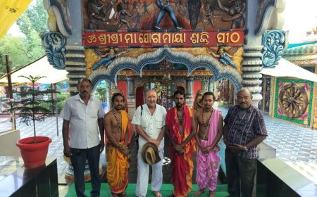 ବିଦେଶୀ ପର୍ଯ୍ୟଟକଙ୍କୁ ଆକୃଷ୍ଟ କରୁଛି ଗୁର୍ଜୀମୁଣ୍ଡା ର ମା’ ଯୋଗମାୟା ପୀଠ:               (୧୮ ବର୍ଷ ପରେ ଯୋଗମାୟା ପୀଠ ରେ ସ୍ପେନର ଗବେଷକ)